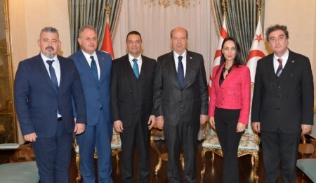 Cumhurbaşkanı Ersin Tatar, Kıbrıs Üniversiteler Birliği Başkanı ve yönetim kurulu üyelerini kabul etti