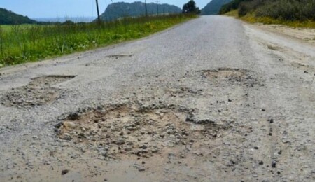 Dipkarpaz-Zafer Burnu ana yolu projesine ilişkin basın toplantısı düzenleniyor