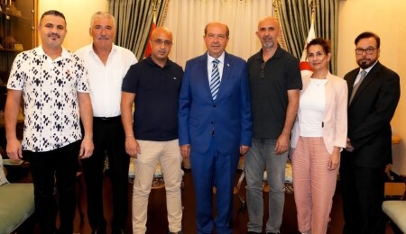 Cumhurbaşkanı Ersin Tatar, Dr. Burhan Nalbantoğlu Hastanesi’ni Kalkındırma Derneği yetkililerini kabul etti