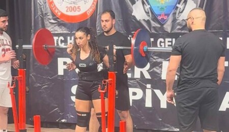 Halter ve Vücut Geliştirme Federasyonu tarafından 'Powerlifting Şampiyonası' düzenlendi