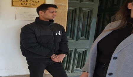 Güney Kıbrıs'taki babasını görmek isteyen Murat Taş, tel örgülere takıldı