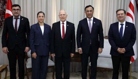 Zorlu Töre, Elman Nasirov ve Dünya Barış Üniversitesi’nden gelen heyeti kabul etti