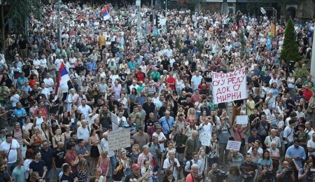 Around 140,000 Rally in Belgrade to Call for Elections