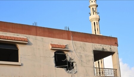 İsrail ordusu, Lübnan’ın güneyinde bir camiye hava saldırısı düzenlediğini itiraf etti