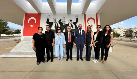 Türkan Şoray'dan Rauf Raif Denktaş'ın kabrine ziyaret