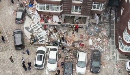 İstanbul'da bir binadaki doğal gaz patlamasında 1 kişi öldü, 3 kişi yaralandı