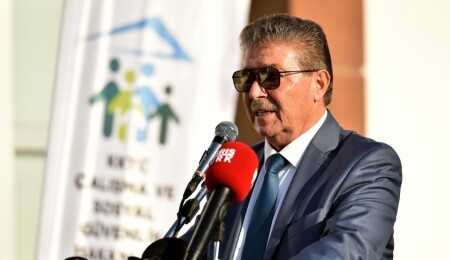 Ünal Üstel: UBP'yi karıştırmak isteyenler avuçlarını yalarlar