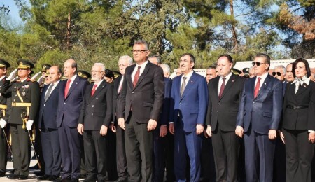 Atatürk Anıtı önünde 15 Kasım Cumhuriyet Bayramı töreni 