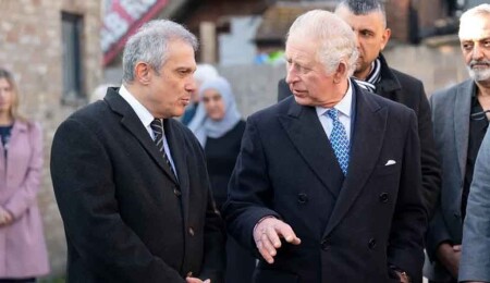 Kral Charles, depremzedelere yardım çalışması yapan gönüllüleri ziyaret etti