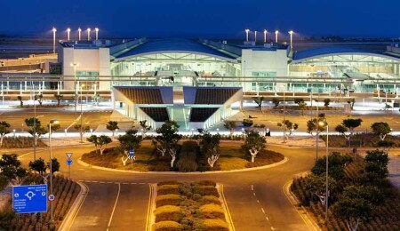 Rum mallarıyla ilgili yürütülen soruşturma kapsamında 1 kişi Larnaka Havaalanı’nda tutuklandı!