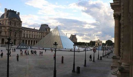 Paris'te kültür sektörü çalışanları Louvre Müzesi'nin girişlerini kapattı