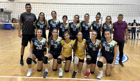 U16 kız Voleybol takımı ile büyük bayan takımları “Şampiyon Melekler” adına parkede oldu