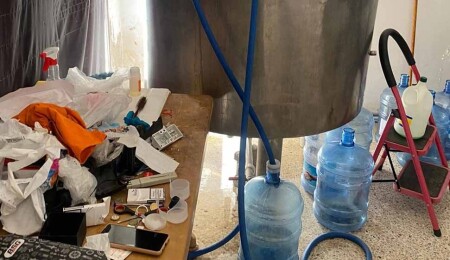 Gazimağusa Belediyesi Zabıta Birimi kurallara uymayan iş yerini mühürledi