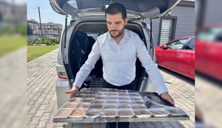 KKTC Engelliler Dayanışma Derneği'nden engelli ailelerine aşure ikramı