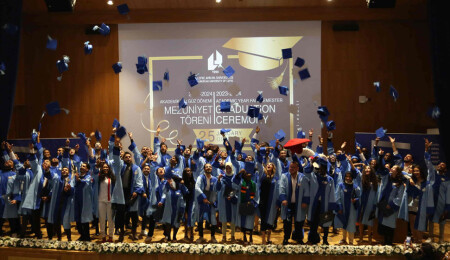 LAÜ güz dönemi mezunları diplomalarını aldı