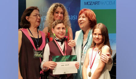 Hasan Minalay’dan büyük başarı: Uluslararası Mozart Akademi Piyano Yarışması’nda birinci geldi