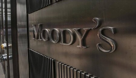 Moody's'ten Polonya'ya "Rus etkisi" yasasının AB ile ilişkilere zarar vereceği uyarısı