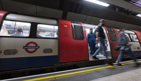 Londra metrosunda "Özgür Filistin" anonsu yapan makinist görevden uzaklaştırıldı