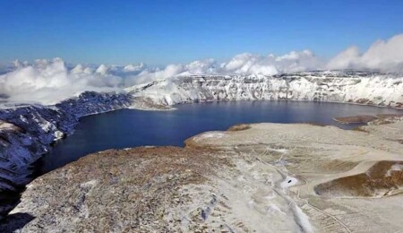 Nemrut Krater Gölü’nde kar manzarası büyüledi