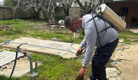 Temel Sağlık Hizmetleri Dairesi dere temizliklerinin ardından sulak alanlarda lavrasit tespiti ve ilaçlama yaptı