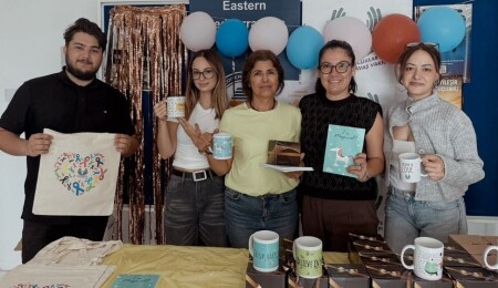 DAÜ İletişim Fakültesi öğrencileri, lösemili çocuklara umut oldu: KSV'ye bağış yapıldı