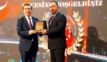 Bakan Hüseyin Çavuş’a “Türk Dünyası Onur Ödülü” verildi
