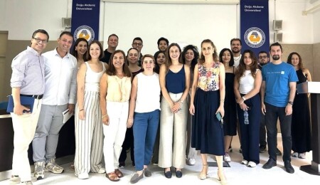 DAÜ Eczacılık Fakültesi Doktora öğrencileri seminerlerle bilimsel çalışmalarını paylaştı