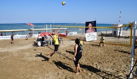 DAÜ 13. Osman Maraşlı Plaj Voleybolu Anı Turnuvası tamamlandı