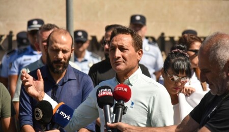 KTOEÖS, "organize şekilde okula gönderilen başörtülü öğrenciler" nedeniyle eylem yaptı