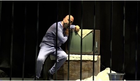 Abdullah Öztoprak, Ankara Tiyatro Festivali’nde tek kişilik oyunuyla yer aldı