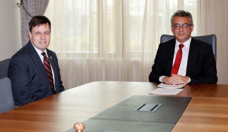 Cumhurbaşkanı Tufan Erhürman, ABD Maslahatgüzarı Mangis ile görüştü