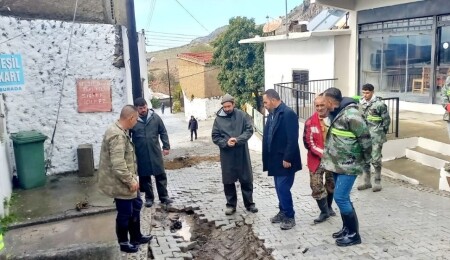 Bakan Hüseyin Çavuş Kozanköy’de sel tahribatını inceledi