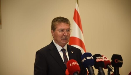 Ünal Üstel: Kıbrıs’ta çözüm eşit iki egemen devletten geçer