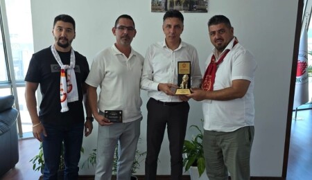 KKTC Galatasaray Taraftar Derneği Amcaoğlu’nu ziyaret etti