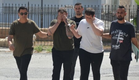 Uyuşturucuyla yakalanan zanlılara düzenlenen operasyonda silahlar ele geçirildi: 3 gün tutukluluk!