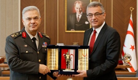 Erhürman, Kıbrıs Türk Barış Kuvvetleri Komutanı Korgeneral Kılınç’ı kabul etti
