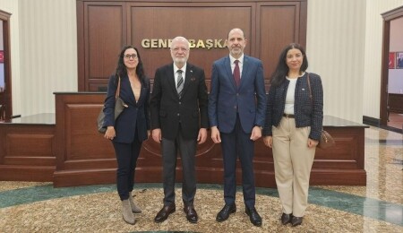 Özersay ve beraberindeki heyet, Ankara’da AK Parti ve CHP yetkilileriyle görüştü