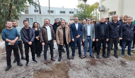 Kamuda yetkili 3 sendikadan Gazimağusa Gelir ve Vergi Dairesi ile Motorlu Araçlar Birimi’nde grev