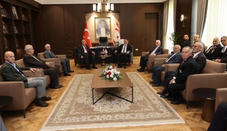 Öztürkler, Barış Kuvvetleri Gaziler Derneği'ni kabul etti: Rum hükümetinde aşırı sağ etkin hale geldi