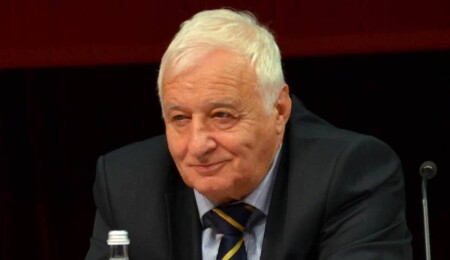 Fenerbahçe'nin efsane futbolcusu Ogün Altıparmak, hayatını kaybetti