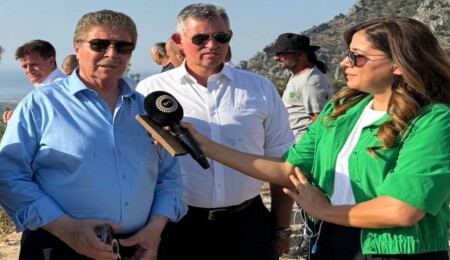 Ünal Üstel yangın bölgesinde: Yangınlar büyümeden şu ana kadar müdahale etmiş bulunuyoruz