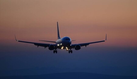 Tayland'dan Hindistan'a giden Air India uçağı bomba ihbarının ardından acil iniş yaptı