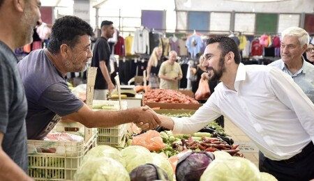 TDP Milletvekili adayı Tacan Reynar, Gazimağusa Açık Pazar’da esnaf ve halkla buluştu