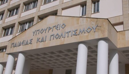 Rum Eğitim Bakanlığı, Güney Kıbrıs'ta öğrencilerin Kıbrıs sorununa ilgisinin azaldığını tespit etti