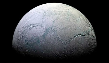 Satürn'ün uydusu Titan'ın denizleri aynı Dünya'dakiler gibi