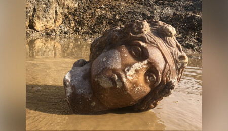 Aizanoi'de Afrodit ve Dionysos'a ait yeni heykel başları bulundu