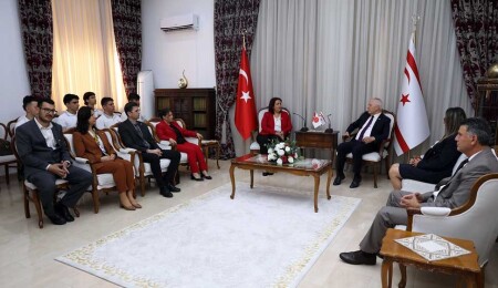 Zorlu Töre, Sedat Simavi Endüstri Meslek Lisesi heyetini kabul etti