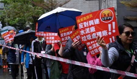 Hong Kong yıllar sonra ilk "izinli" protestosunu düzenledi