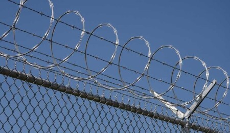 Lefkoşa’da askeri yasak bölgeyi ihlal etmekle itham edilen 2 kişi tutuklandı