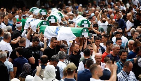 Srebrenitsa soykırımının 50 kurbanı daha toprağa verildi